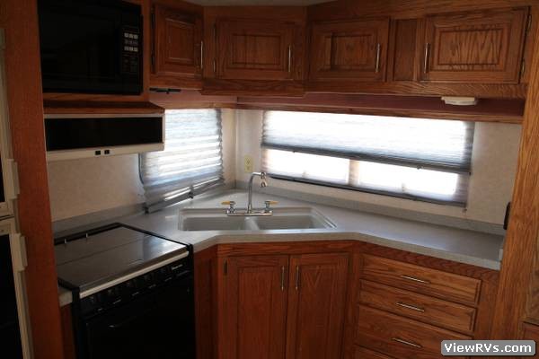 1992 Avion 5th Wheel Trailer 31.5F (A)