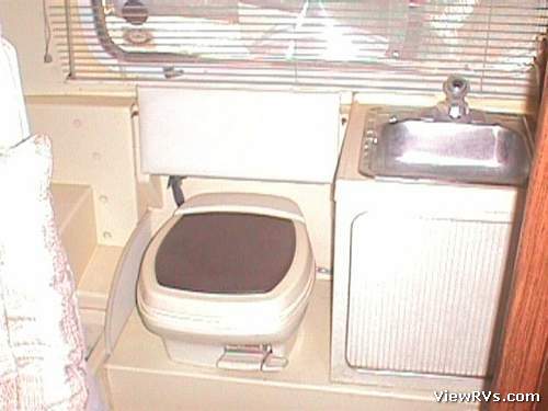 1981 Airstream Excella 28 Motorhome Rear Bath