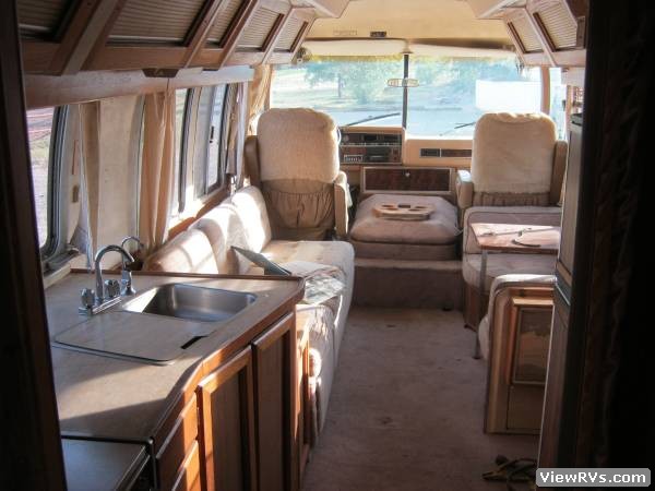 1983 Airstream 300 Motorhome Land Yacht (C)