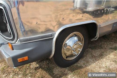 1983 Airstream Classic 300 Motorhome (B)