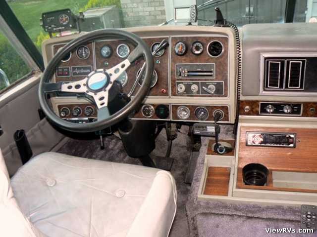 1983 Airstream 310 Motorhome (J) Interior