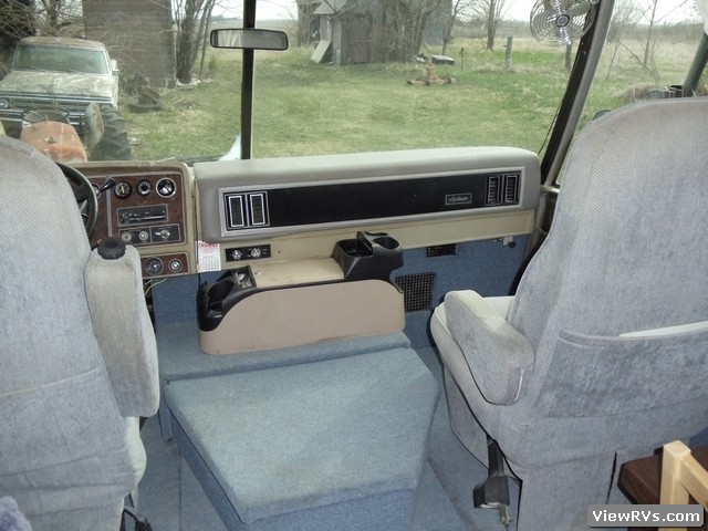 1983 Airstream 310 Classic Motorhome (L)