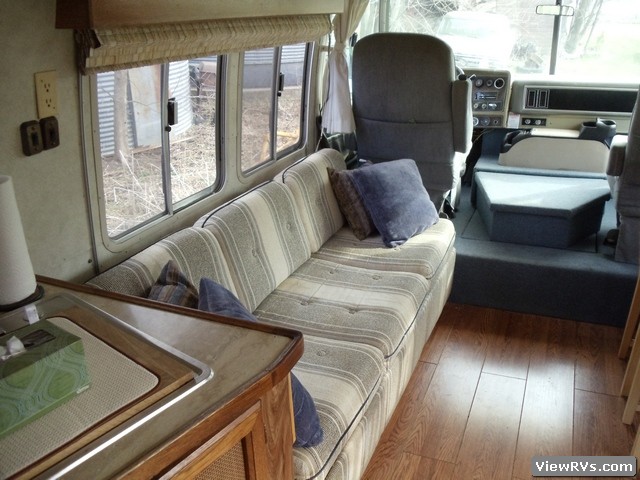1983 Airstream 310 Classic Motorhome (L)