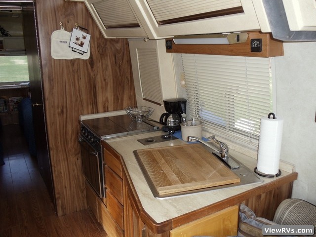 1983 Airstream 310 Classic Motorhome (L)