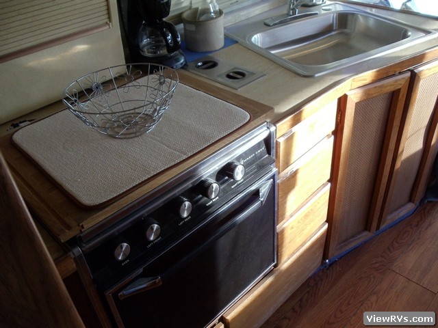 1983 Airstream 310 Classic Motorhome (L)
