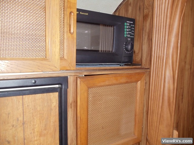 1983 Airstream 310 Classic Motorhome (L)