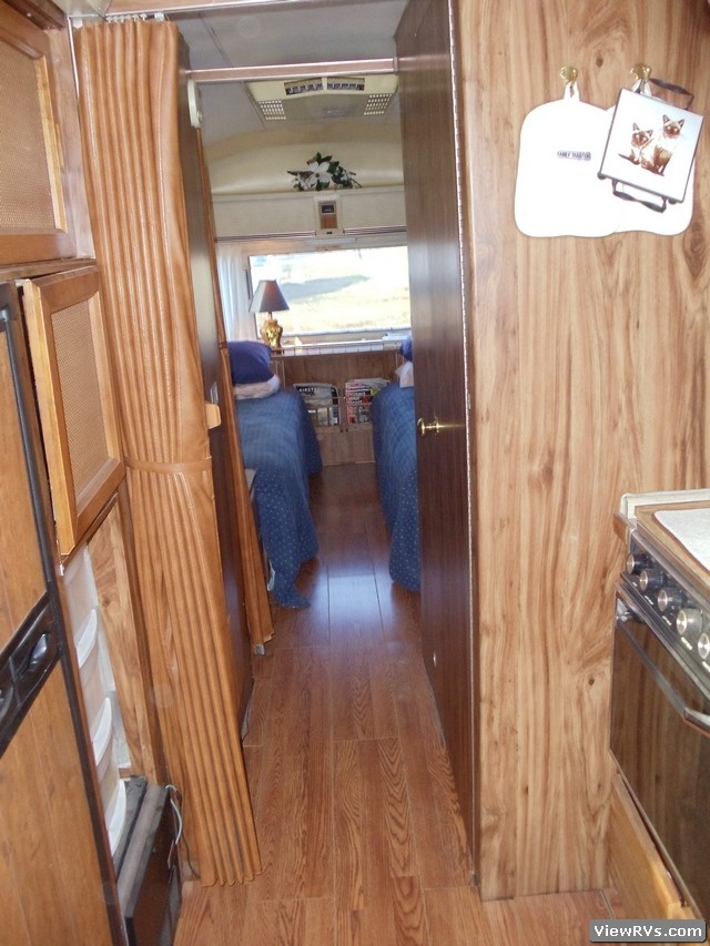 1983 Airstream 310 Classic Motorhome (L)