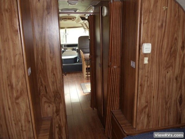 1983 Airstream 310 Classic Motorhome (L)
