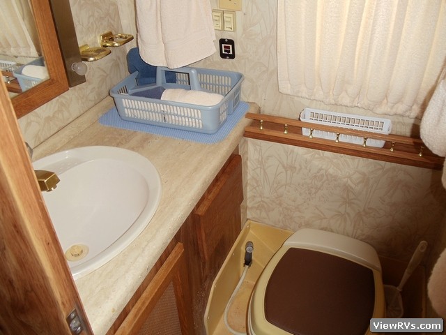 1983 Airstream 310 Classic Motorhome (L)