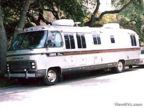 1984 Airstream 310 Motorhome (H) Exterior Road Side