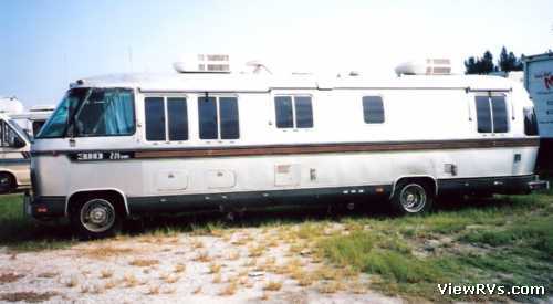 1984 Airstream 310 Motorhome (H) Exterior road Side