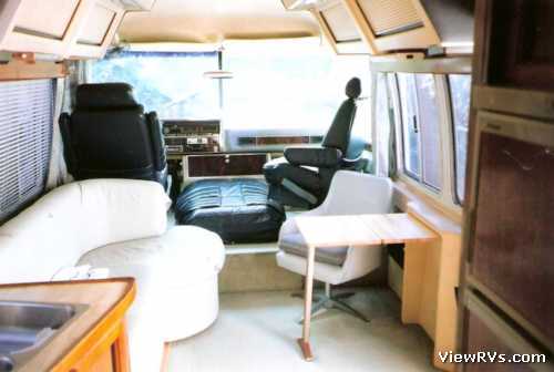 1984 Airstream 310 Motorhome (H) Interior Forward View