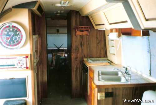 1984 Airstream 310 Motorhome (H) Interior Center Galley