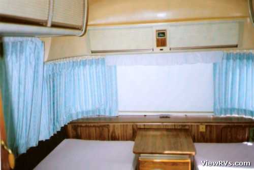 1984 Airstream 310 Motorhome (H) Interior Rear Bedroom