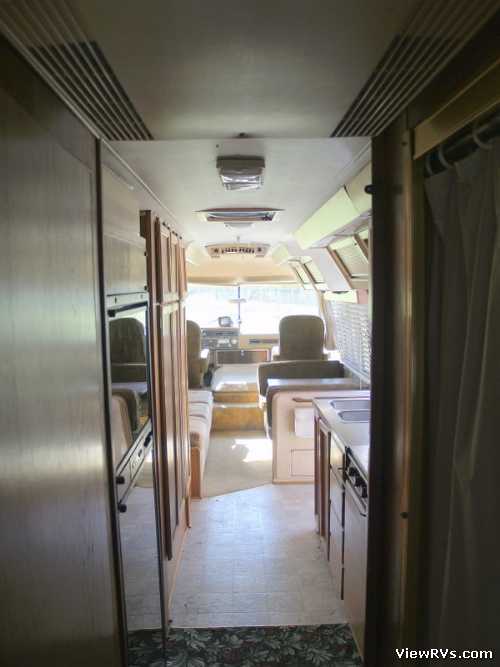 1984 Airstream 345LE Classic Motorhome (B) Interior Center Isle
