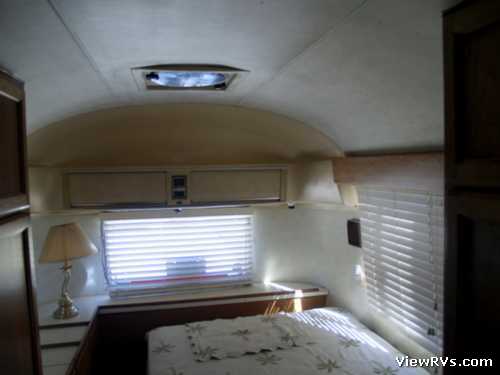 1984 Airstream 345LE Classic Motorhome (B) Interior Rear Bedroom