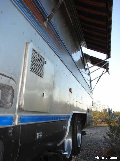 1987 Airstream 325 Classic Motorhome (B) Exterior Road Side