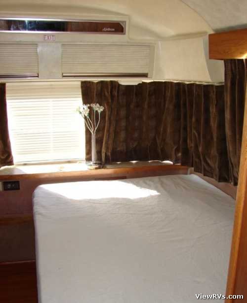1987 Airstream 325 Classic Motorhome (B) Interior Rear Bedroom