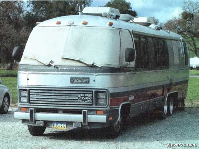 1989 Airstream 345LE Classic Motorhome (F) Exterior Front Curb Side