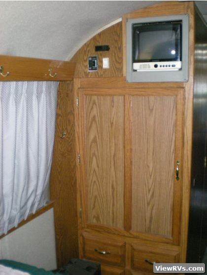 1991 Airstream Classic 300 Motorhome (B)