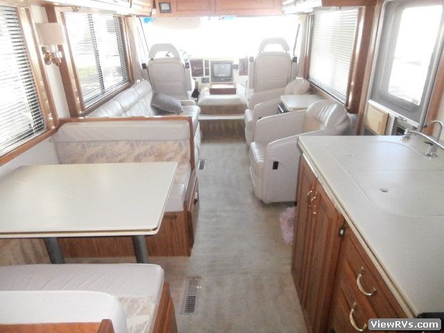 1992 Airstream Land Yacht 36' Motorhome (A)