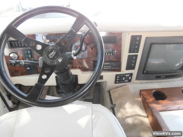 1992 Airstream Land Yacht 36' Motorhome (A)