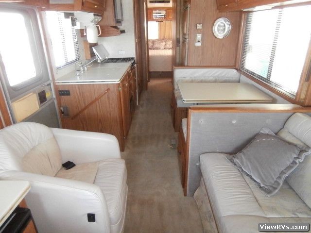 1992 Airstream Land Yacht 36' Motorhome (A)