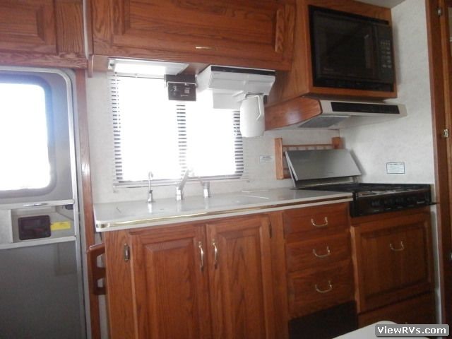 1992 Airstream Land Yacht 36' Motorhome (A)
