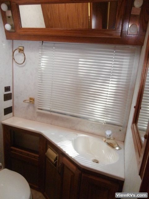 1992 Airstream Land Yacht 36' Motorhome (A)
