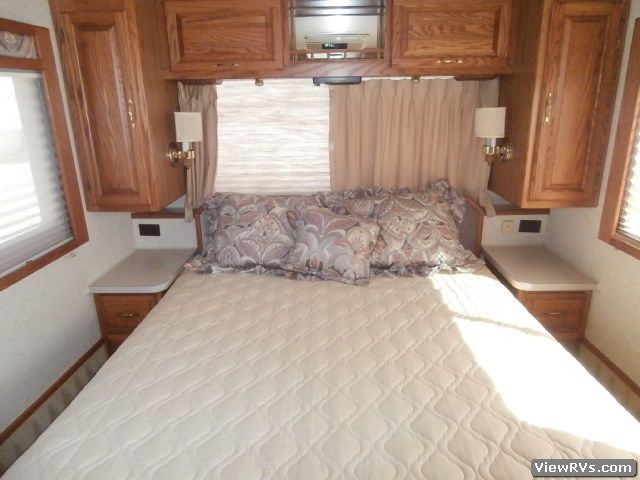 1992 Airstream Land Yacht 36' Motorhome (A)