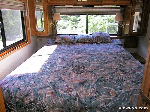 1994 Airstream Land Yacht 35 (C) Bedroom