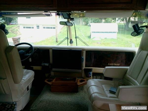 1996 Airstream Land Yacht 30' Motorhome (B)