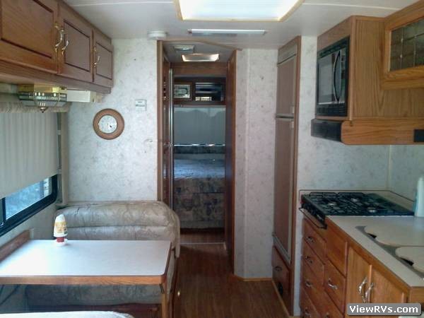 1996 Airstream Land Yacht 30' Motorhome (B)