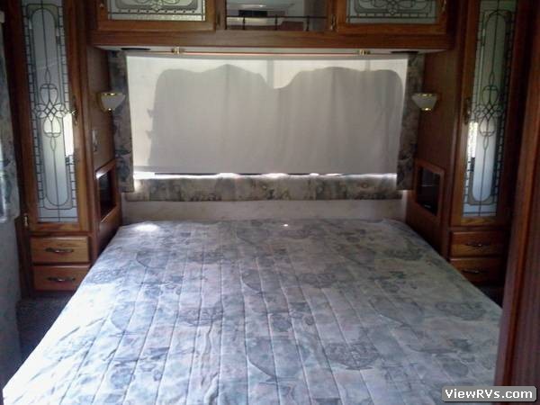 1996 Airstream Land Yacht 30' Motorhome (B)