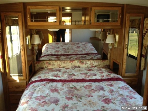 1997 Airstream Cutter Bus 32 Diesel Motorhome (A)