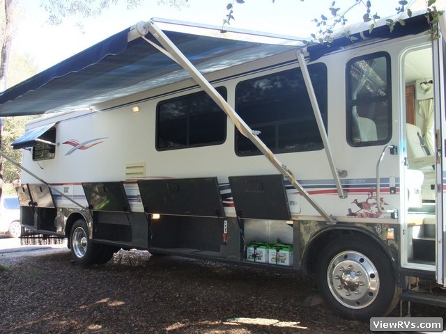 1998 Airstream Cutter Diesel Pusher 35' single slide out (A)