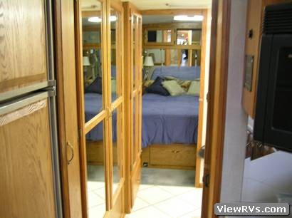 2000 Airstream Land Yacht Motorhome XC (E)