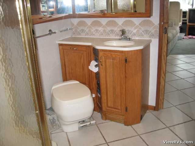 2000 Airstream Land Yacht XC 36 (B) Interior Bathroom