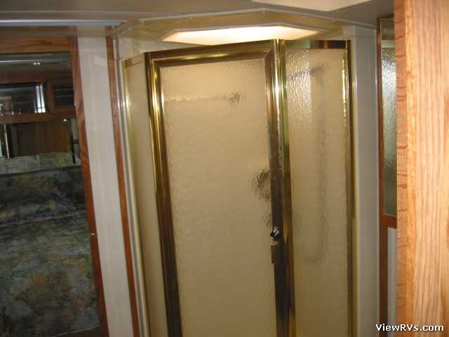 2000 Airstream Land Yacht XC 36 (B) Interior Shower