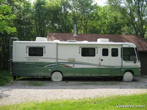 2000 Airstream Land Yacht XL 35' Motorhome (A) Exterior curb Side