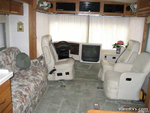 2000 Airstream Land Yacht XL 35' Motorhome (A) Interior