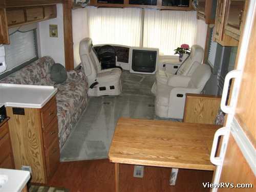 2000 Airstream Land Yacht XL 35' Motorhome (A) Interior