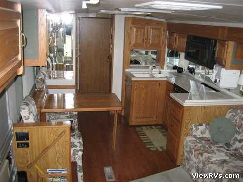 2000 Airstream Land Yacht XL 35' Motorhome (A) Interior