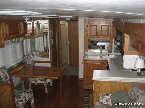 2000 Airstream Land Yacht XL 35' Motorhome (A) Interior