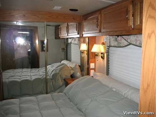 2000 Airstream Land Yacht XL 35' Motorhome (A) Interior