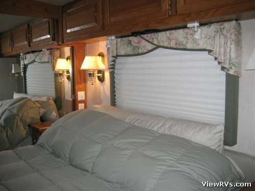 2000 Airstream Land Yacht XL 35' Motorhome (A) Interior