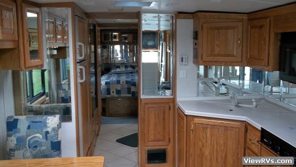 2001 Airstream Land Yacht XC360 36' Motorhome (B)