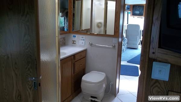 2001 Airstream Land Yacht XC360 36' Motorhome (B)