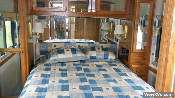 2001 Airstream Land Yacht XC360 36' Motorhome (B)