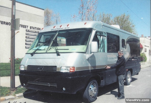 2004 Airstream Land Yacht 26' Motorhome (B)